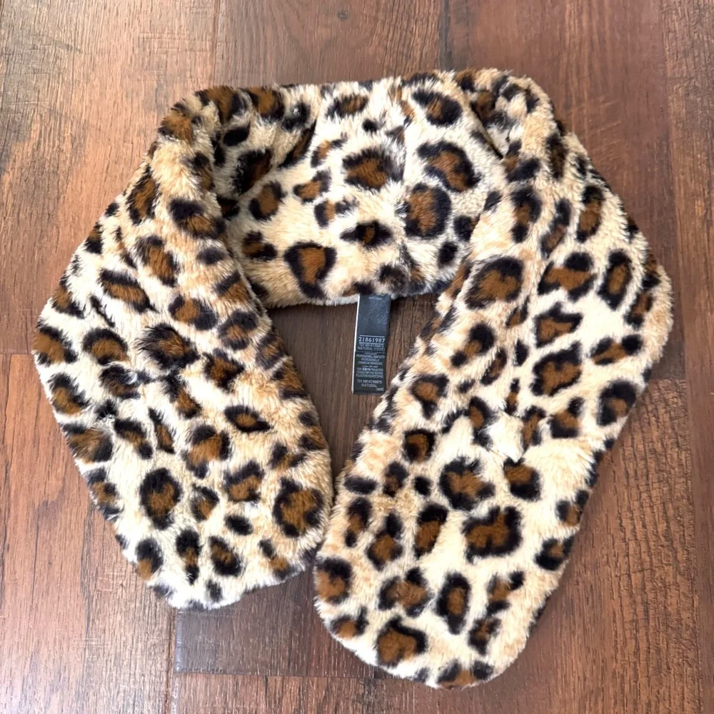 MARKS & SPENCER leopard print, faux fur neck wrap, unisex, one size, NWOT